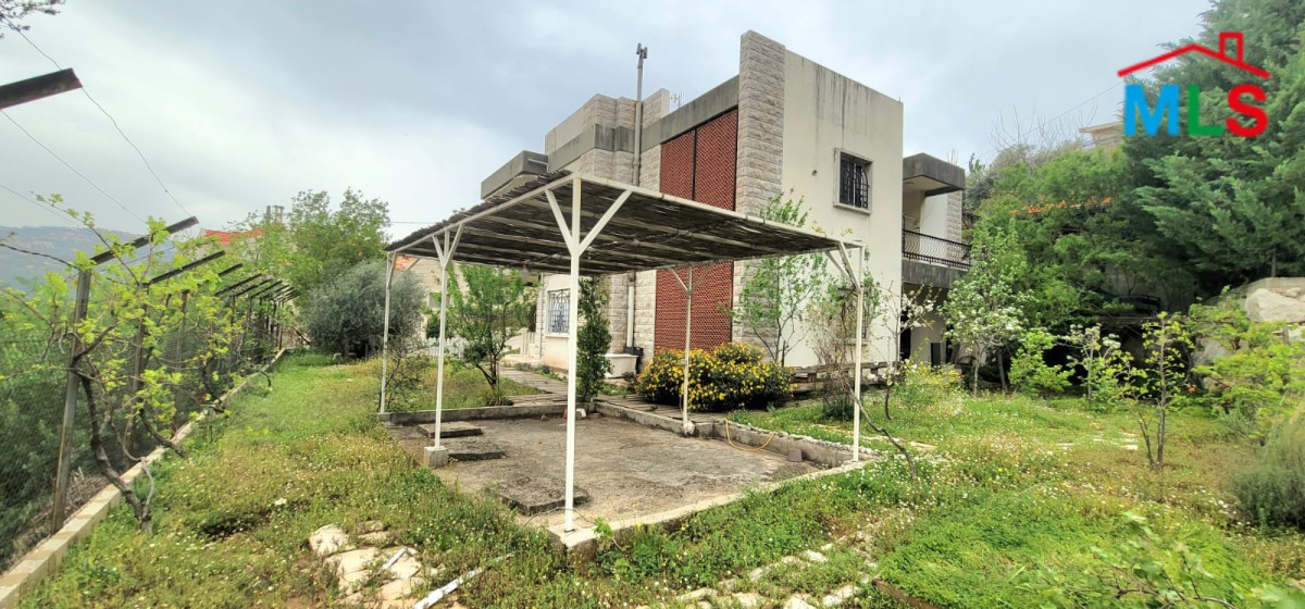 One-of-A Kind Villa With Large Garden For Sale in Daraya, Keserouane