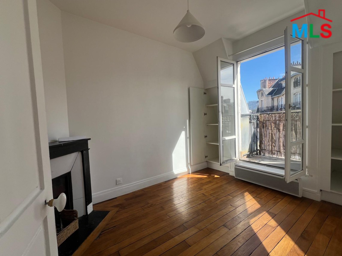 ONE BEDROOM APARTMENT WITH BALCONIES FOR SALE l PARIS 16ème l FRANCE - 31m2