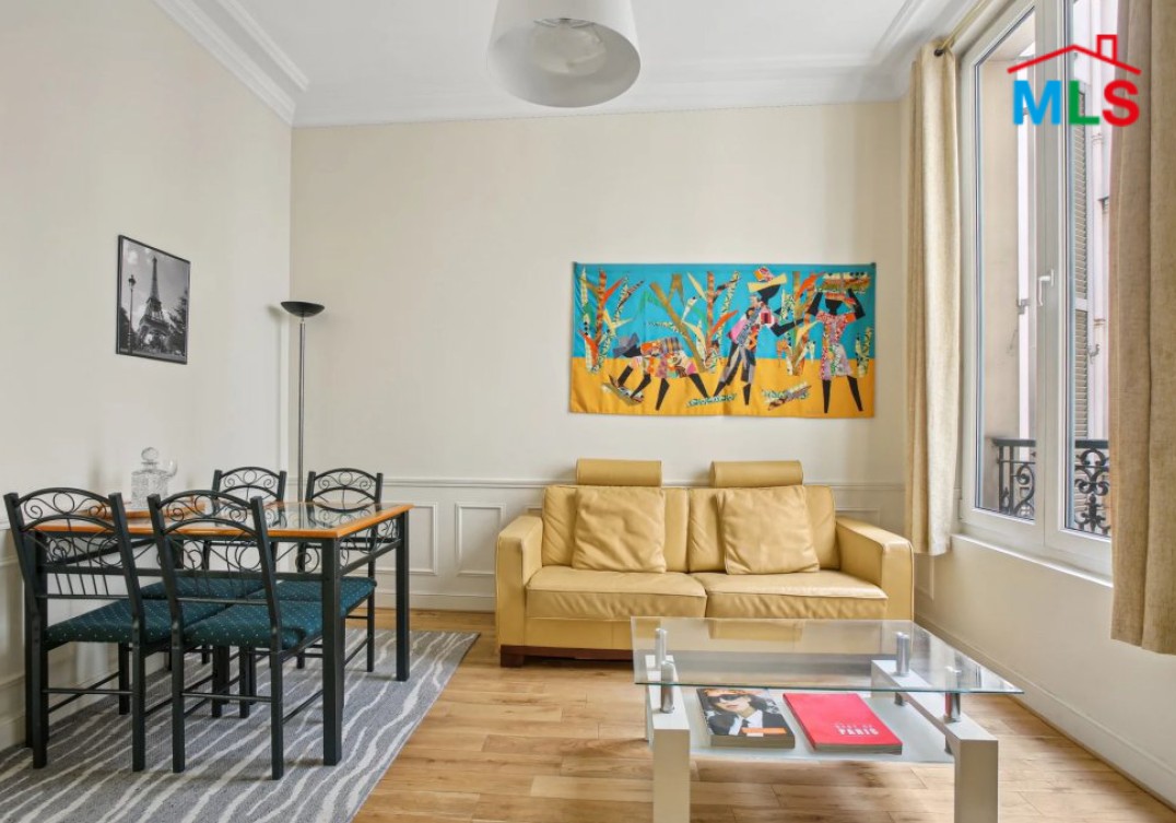 BRIGHT APARTMENT FOR SALE l Faubourg St Honoré I PARIS 8ème l FRANCE- 42m2