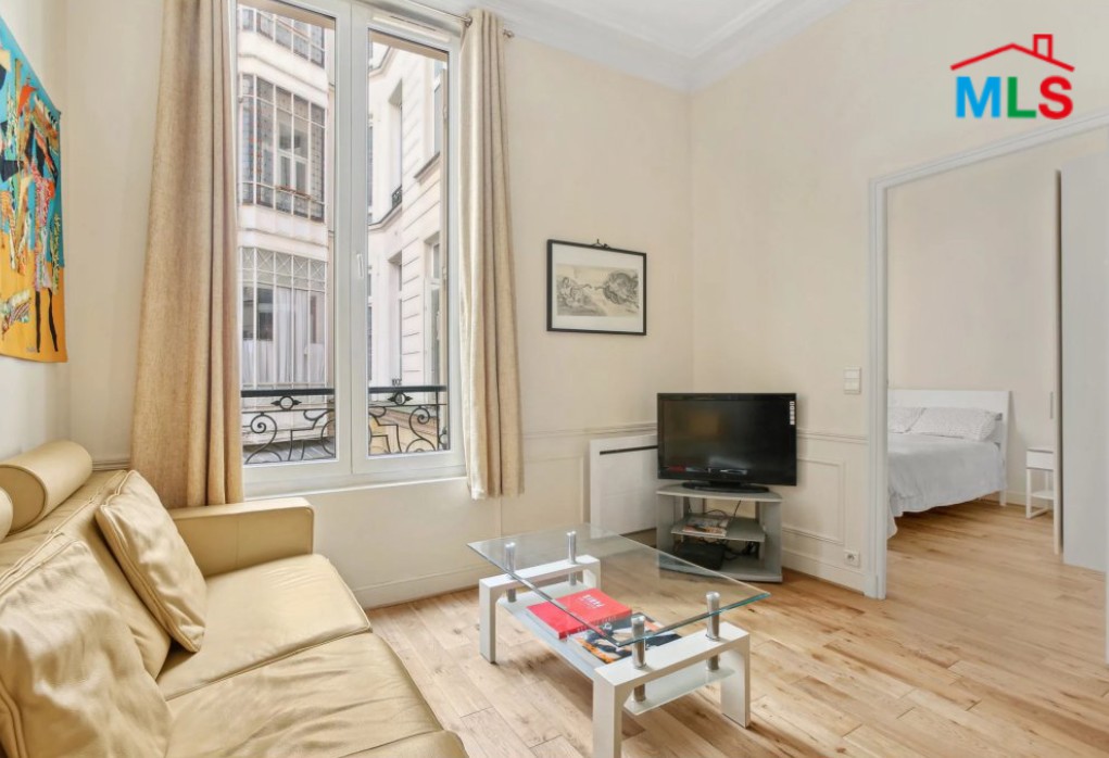 BRIGHT APARTMENT FOR SALE l Faubourg St Honoré I PARIS 8ème l FRANCE- 42m2