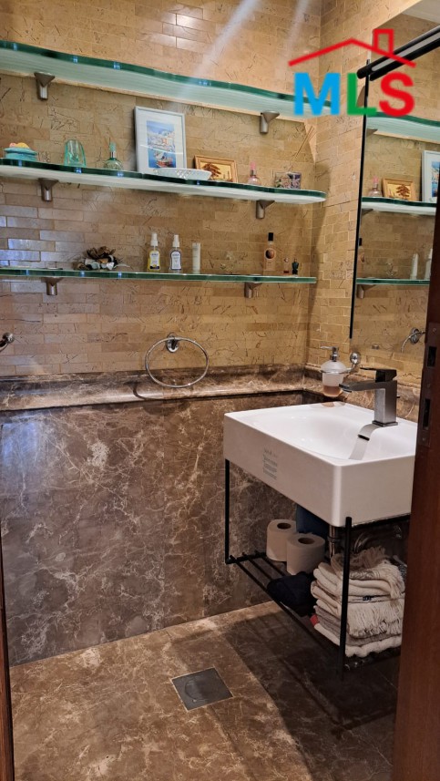 Spacious Luxurious Duplex For Sale in Ramlet El Bayda