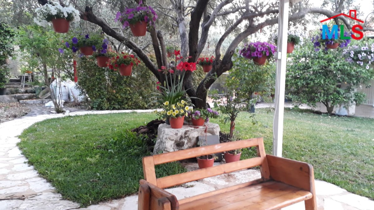 Individual House With Land For Sale In Yahchouch