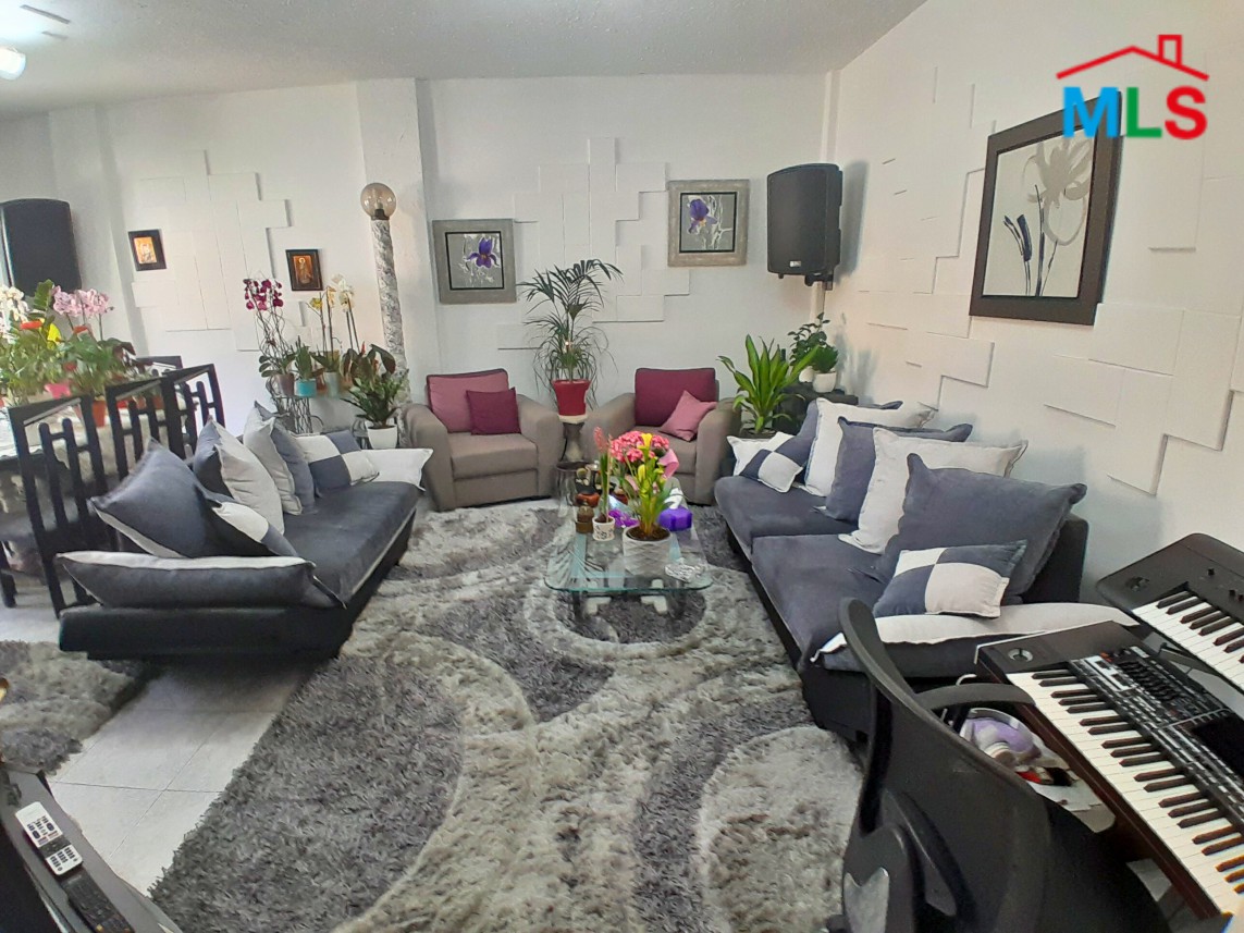 Investment Potential! 2-Bedroom Apartment For Sale in Achrafieh, Fassouh