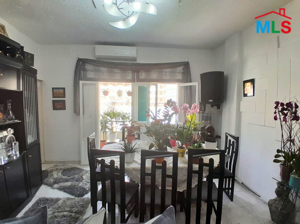 Investment Potential! 2-Bedroom Apartment For Sale in Achrafieh, Fassouh