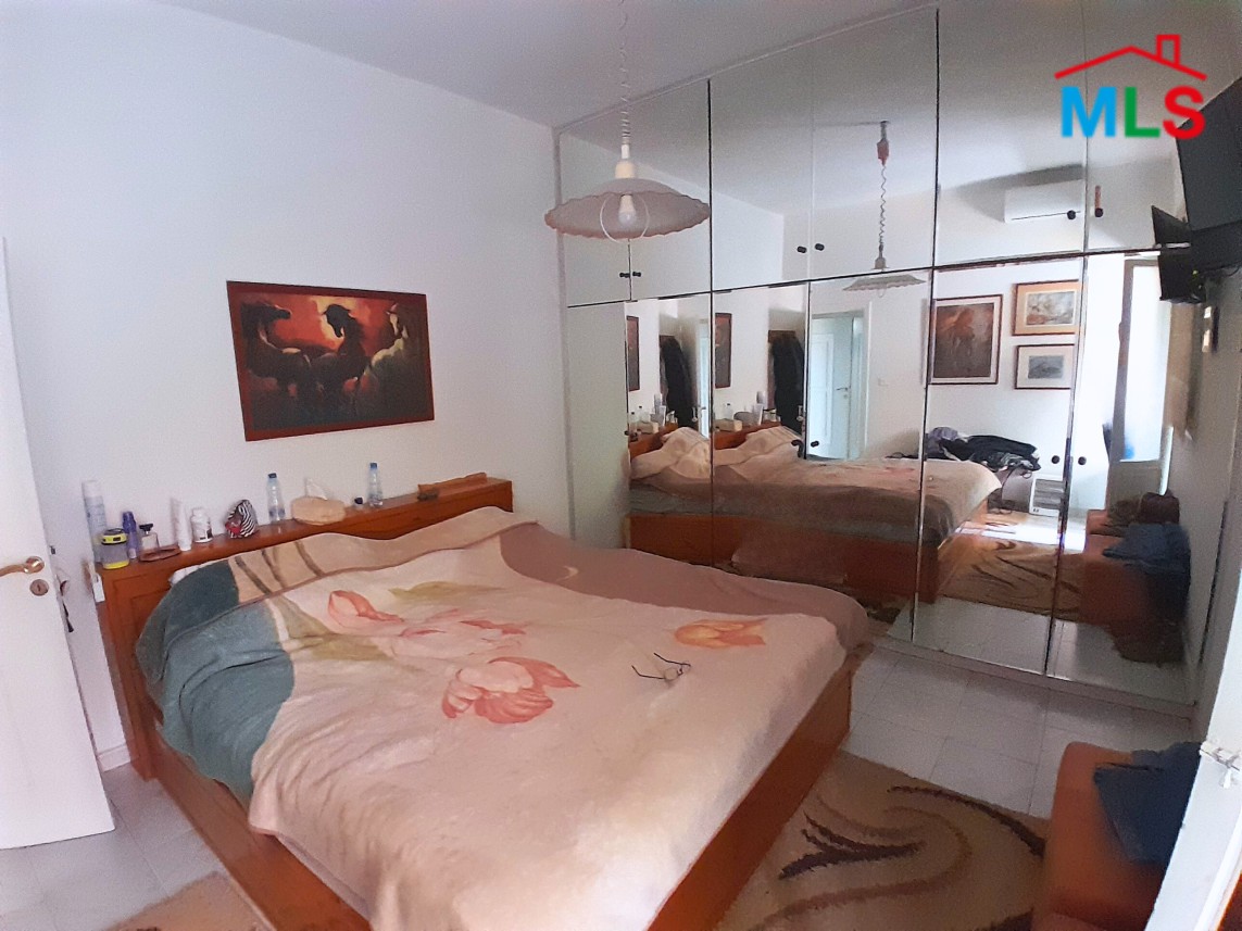 Investment Potential! 2-Bedroom Apartment For Sale in Achrafieh, Fassouh
