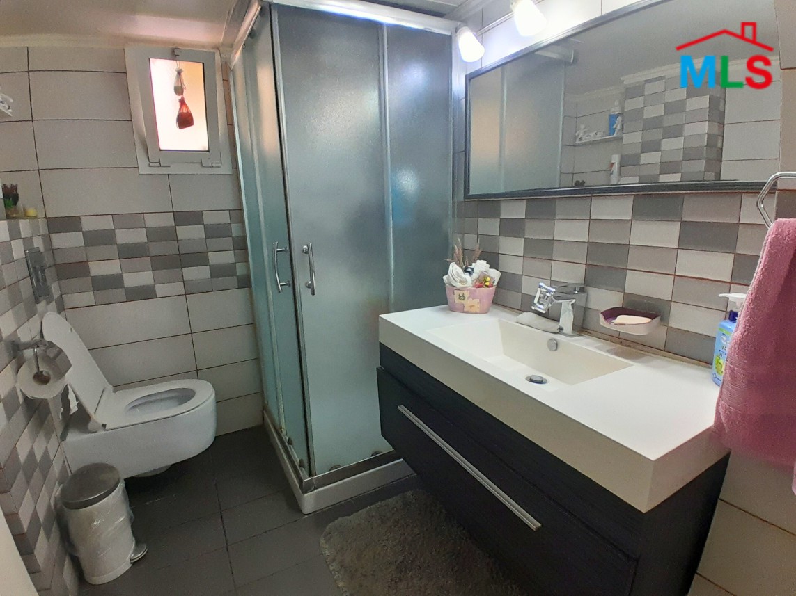 Investment Potential! 2-Bedroom Apartment For Sale in Achrafieh, Fassouh