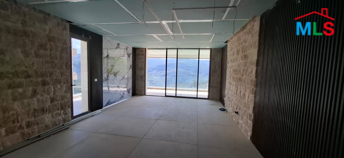 Brand New One Bedroom Apartment For Sale in Broumana
