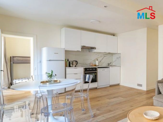 APARTMENT WITH TERRACE FOR SALE l MARCHE DE PASSY l PARIS 16ème l FRANCE - 54m2