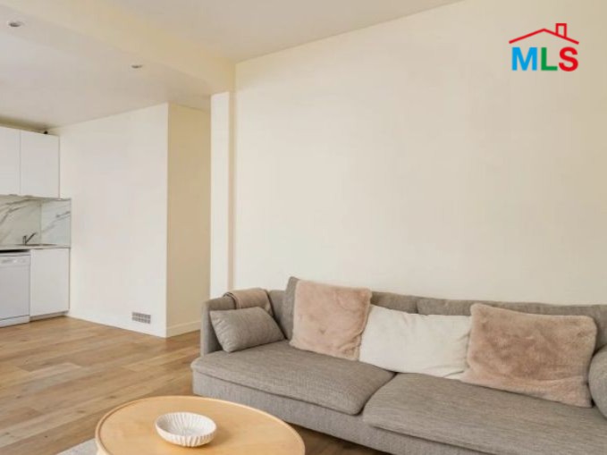 APARTMENT WITH TERRACE FOR SALE l MARCHE DE PASSY l PARIS 16ème l FRANCE - 54m2