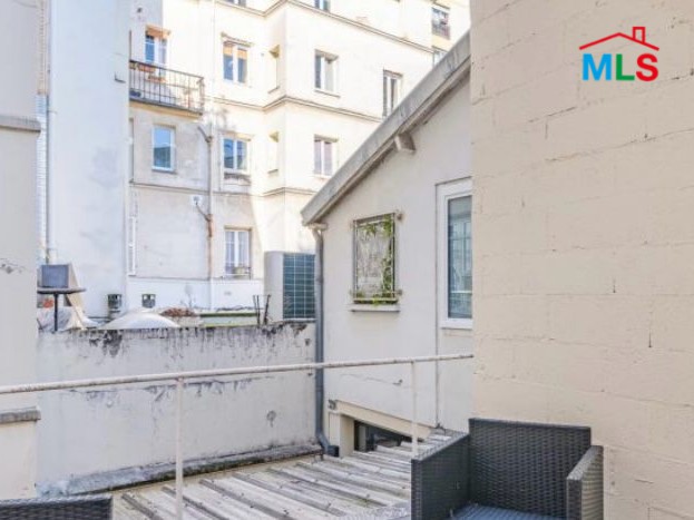 APARTMENT WITH TERRACE FOR SALE l MARCHE DE PASSY l PARIS 16ème l FRANCE - 54m2