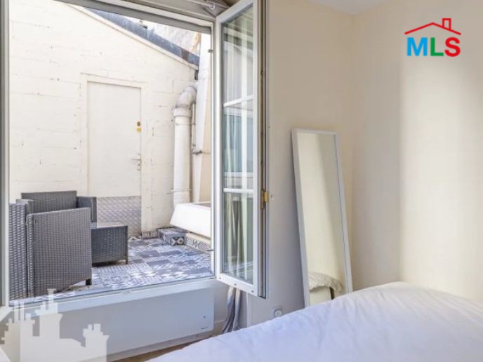 APARTMENT WITH TERRACE FOR SALE l MARCHE DE PASSY l PARIS 16ème l FRANCE - 54m2