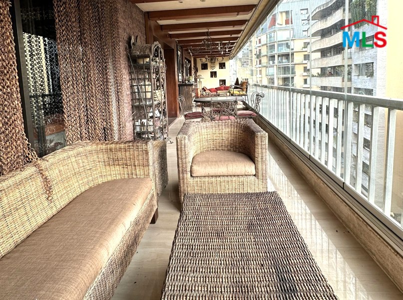 Renovated & Spacious Apartment For Sale in Achrafieh, Carré D'or