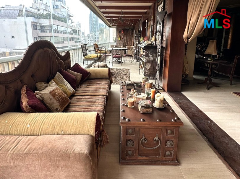 Renovated & Spacious Apartment For Sale in Achrafieh, Carré D'or