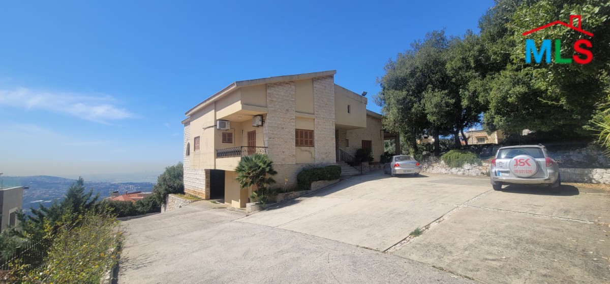 3,000 SQM Land with Traditional House For Sale in Shayle