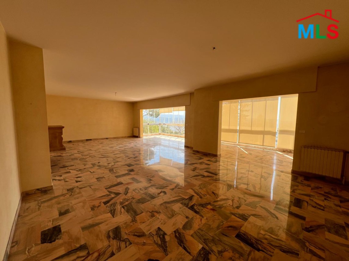 Villa For Sale In A Prime Location in Chalimar, Baabdat
