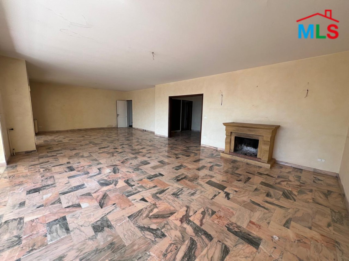 Villa For Sale In A Prime Location in Chalimar, Baabdat