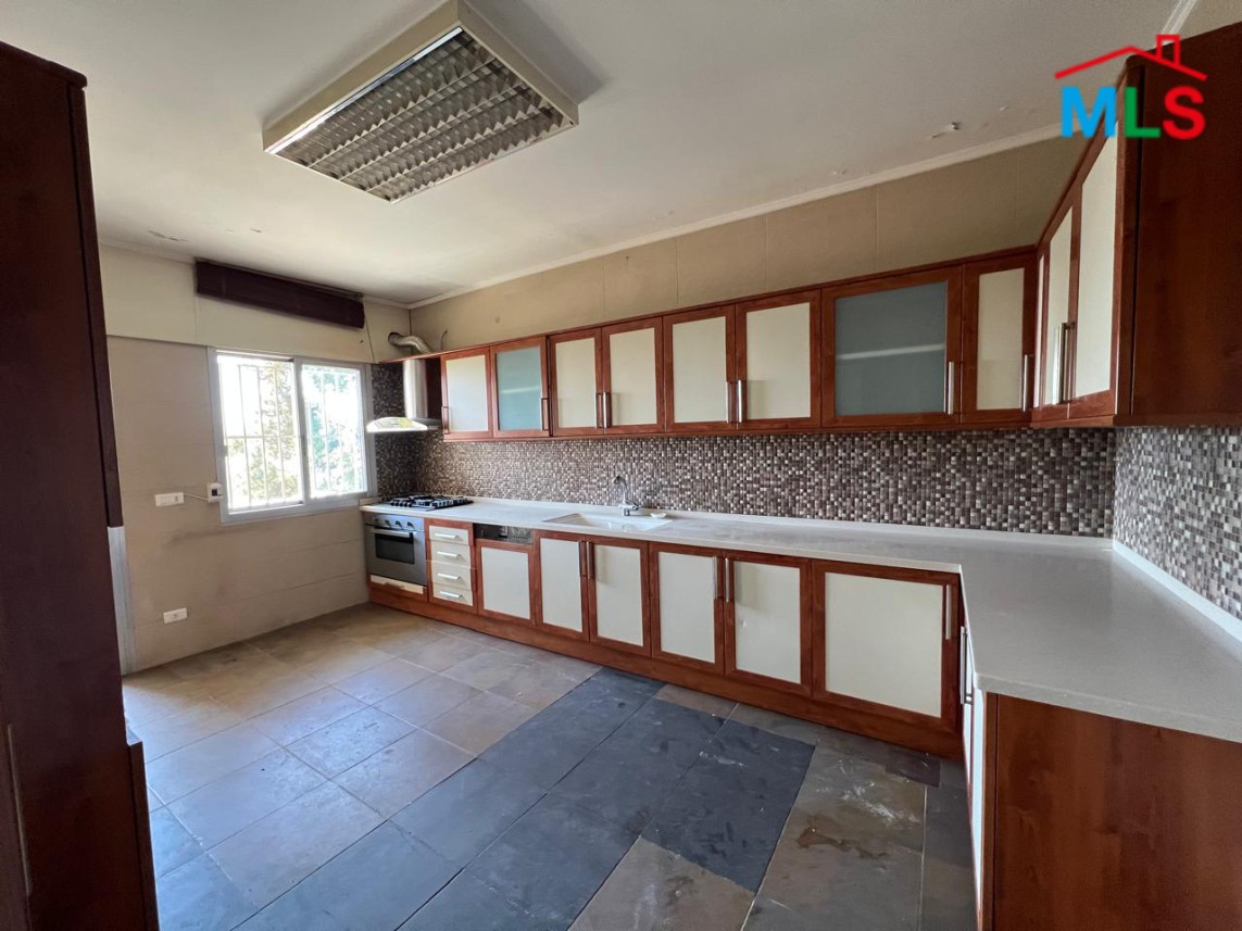 Villa For Sale In A Prime Location in Chalimar, Baabdat
