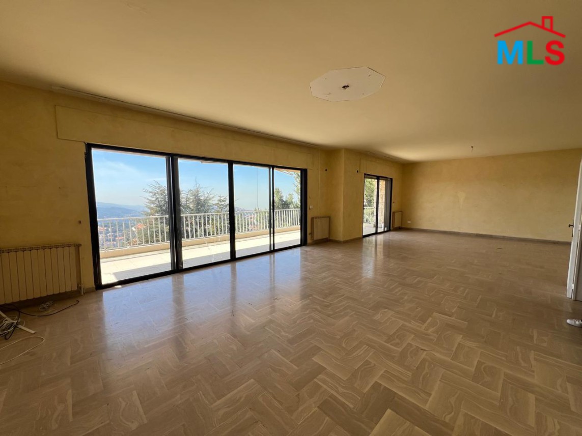 Villa For Sale In A Prime Location in Chalimar, Baabdat