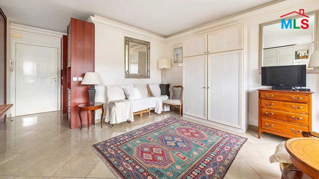 APARTMENT WITH BALCONY FOR SALE l Ave. VICTOR HUGO I PARIS 16ème l FRANCE- 32m2