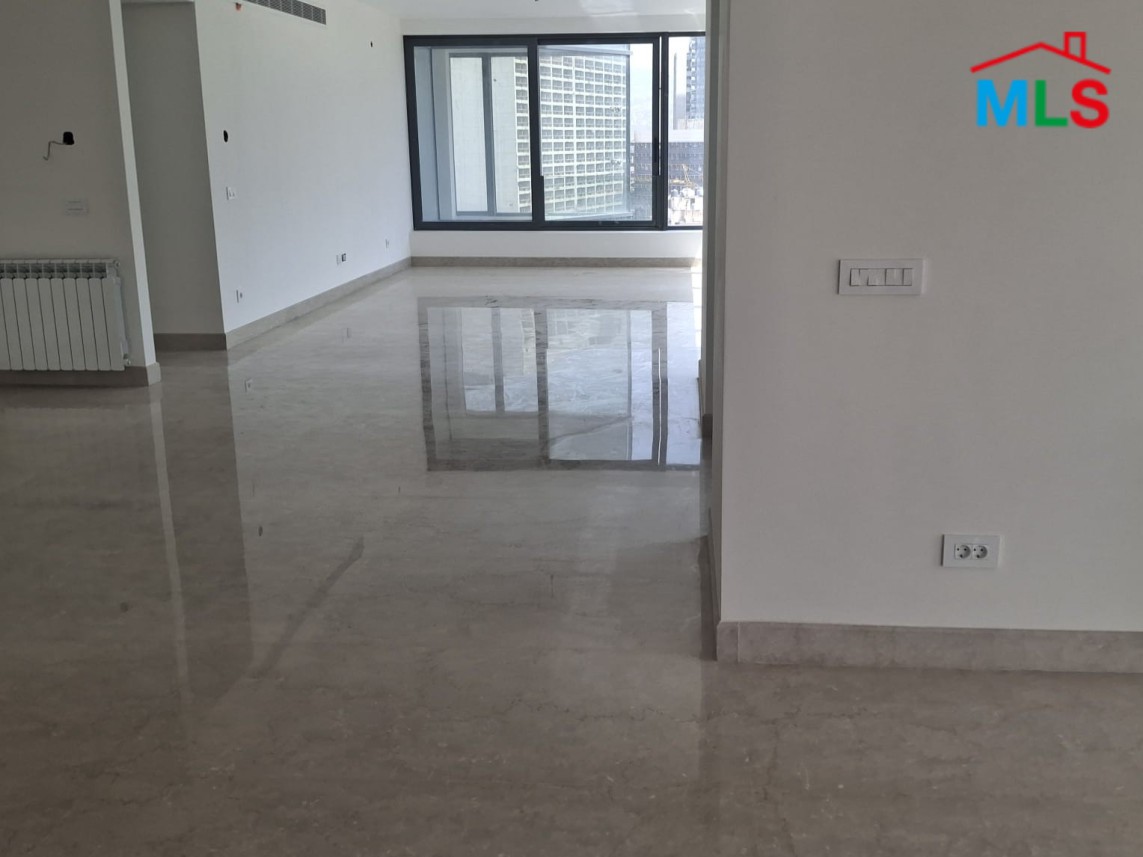 Brand New 500 SQM Apartment For Sale in Ain El Mreisseh