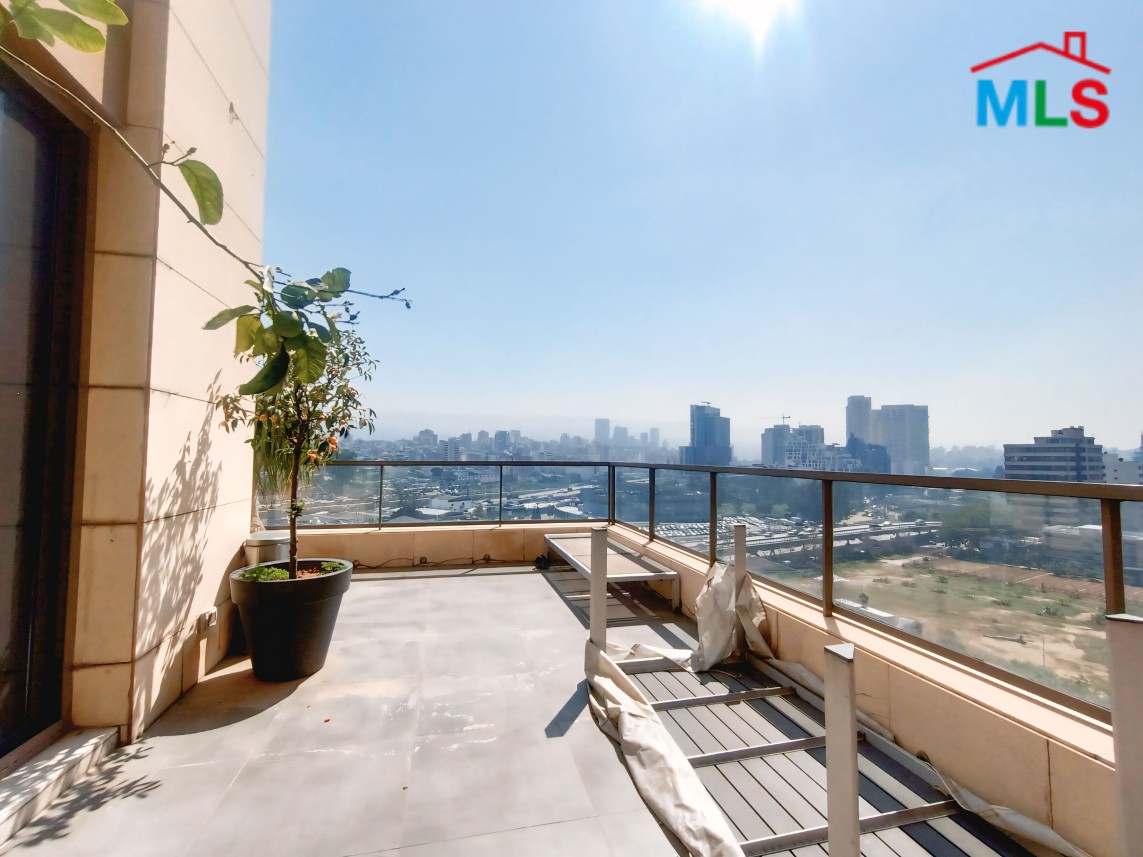 Luxurious Apartment in High-End Building For Sale in Achrafieh, Sioufi