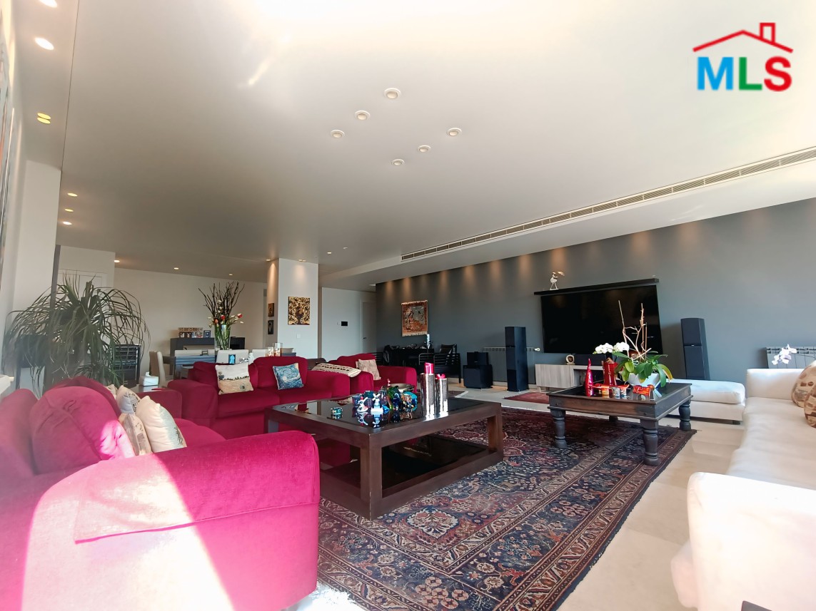 Luxurious Apartment in High-End Building For Sale in Achrafieh, Sioufi