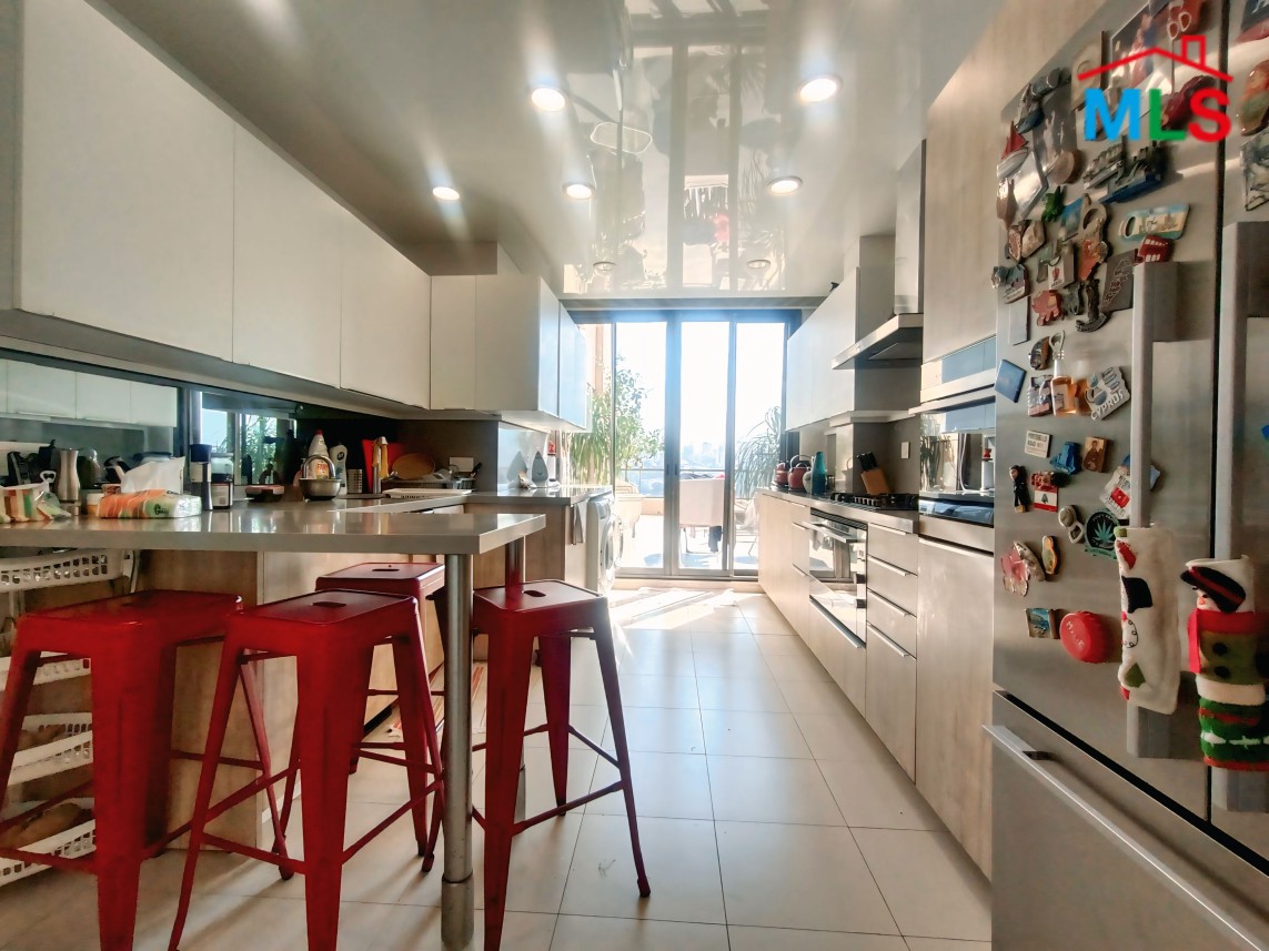 Luxurious Apartment in High-End Building For Sale in Achrafieh, Sioufi