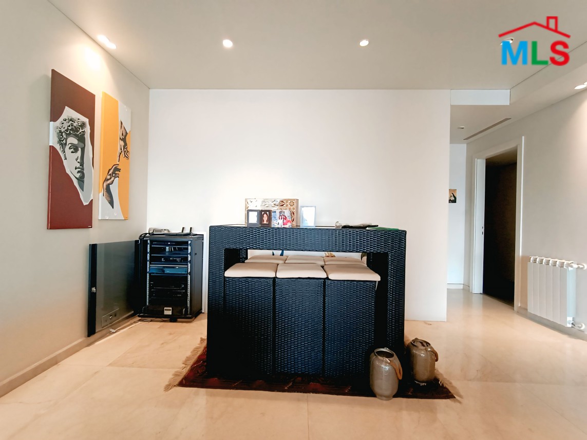 Luxurious Apartment in High-End Building For Sale in Achrafieh, Sioufi