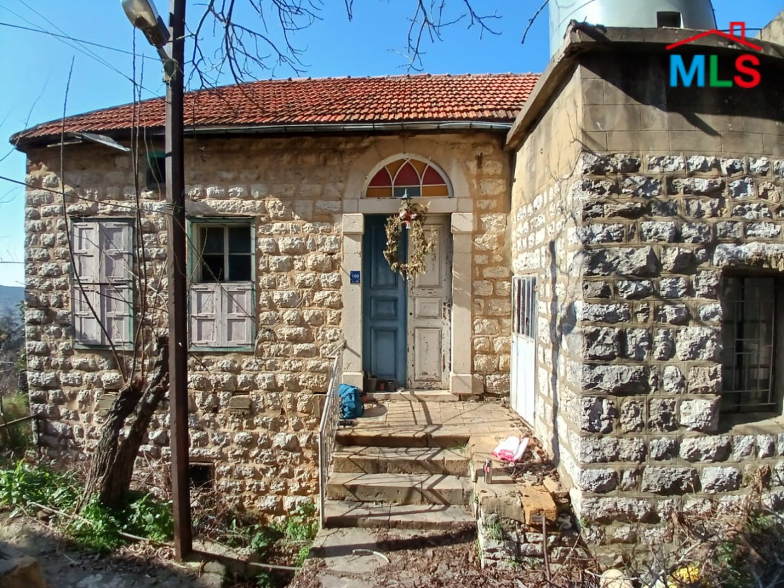 Traditional Old House with Land For Sale in Beit Chabeb