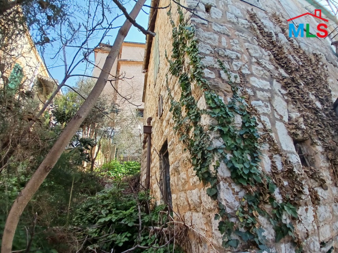 Traditional Old House with Land For Sale in Beit Chabeb