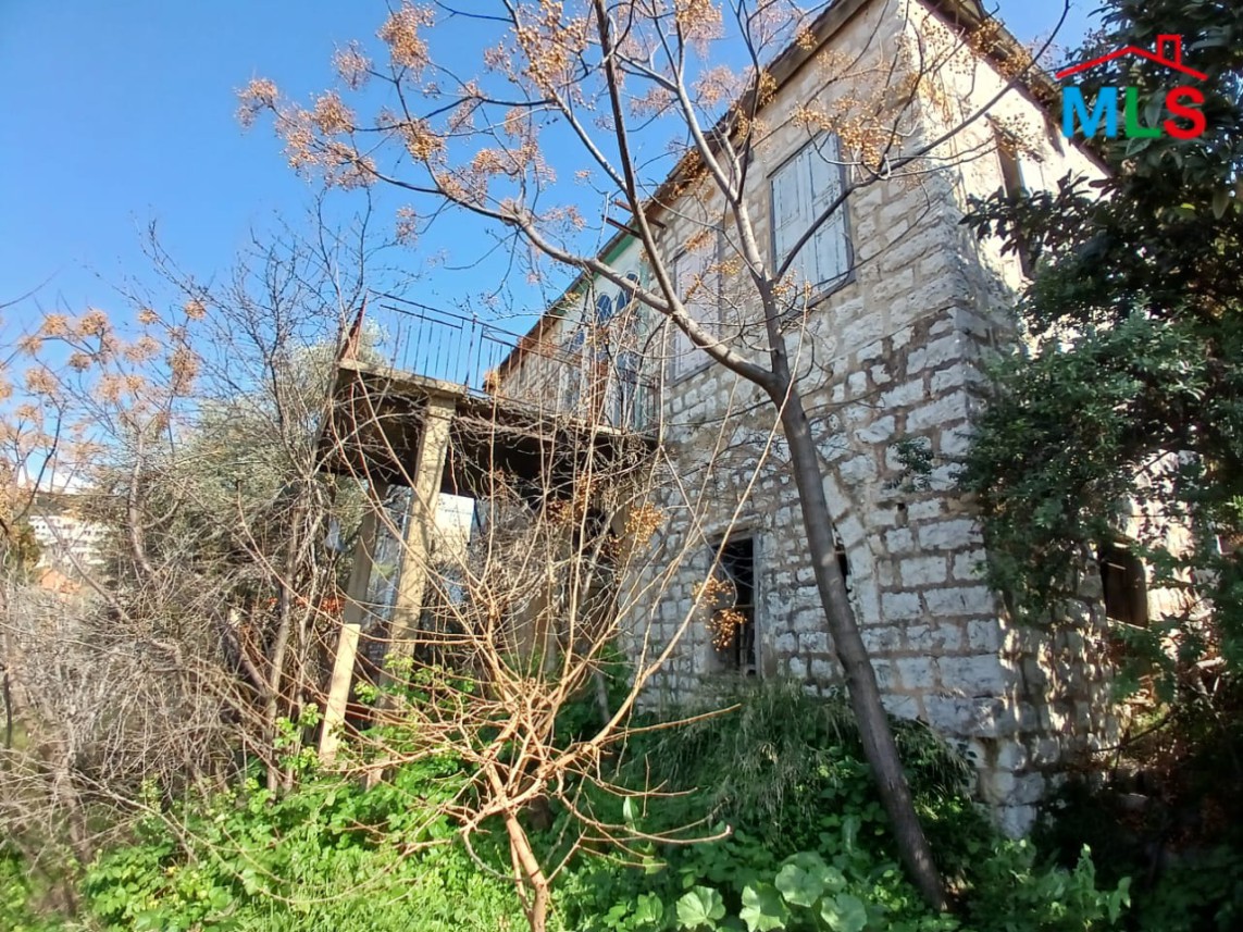 Traditional Old House with Land For Sale in Beit Chabeb