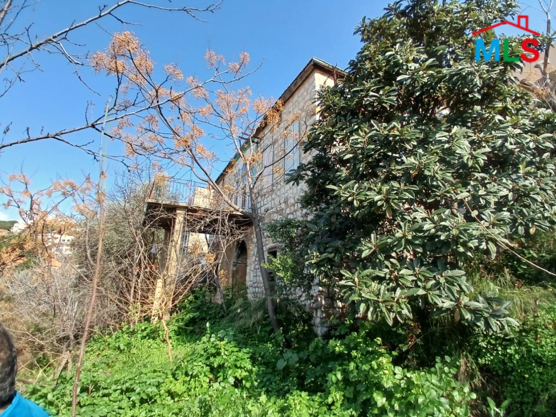 Traditional Old House with Land For Sale in Beit Chabeb