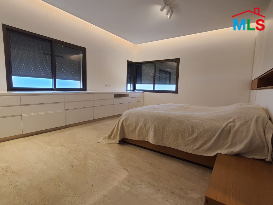 Fully-Furnished & Decorated Penthouse with a Private Pool For Sale in Adma