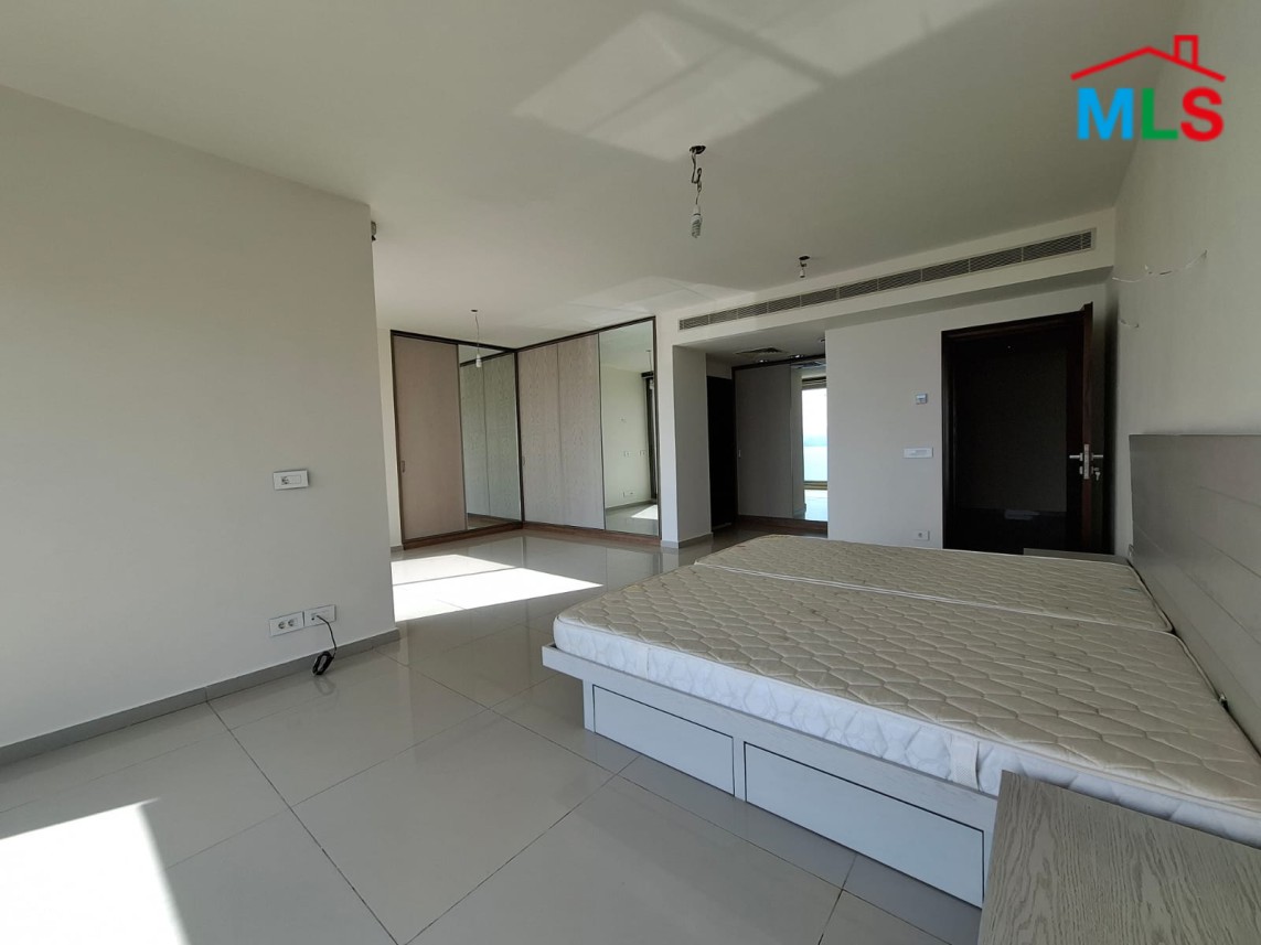Luxurious Spacious Apartment With Panoramic Sea View For Sale in Tabarja