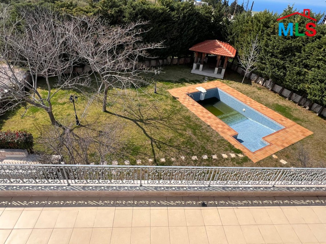 Semi-Furnished Amazing Villa With Pool For Sale in Fatqa