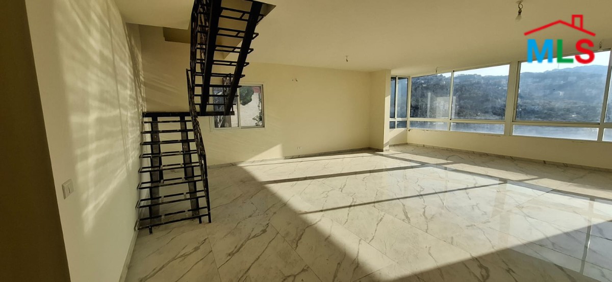 A Duplex With Roof For Sale in Qennebet Broumana