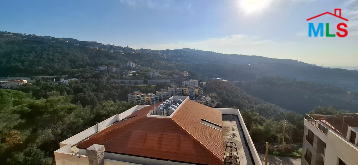 A Duplex With Roof For Sale in Qennebet Broumana