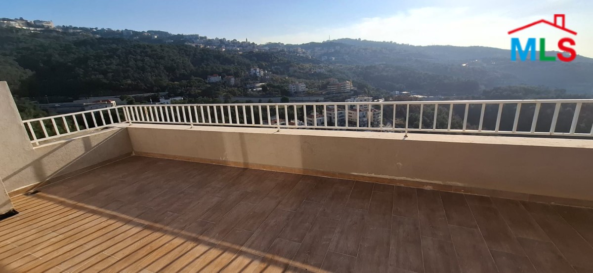 A Duplex With Roof For Sale in Qennebet Broumana