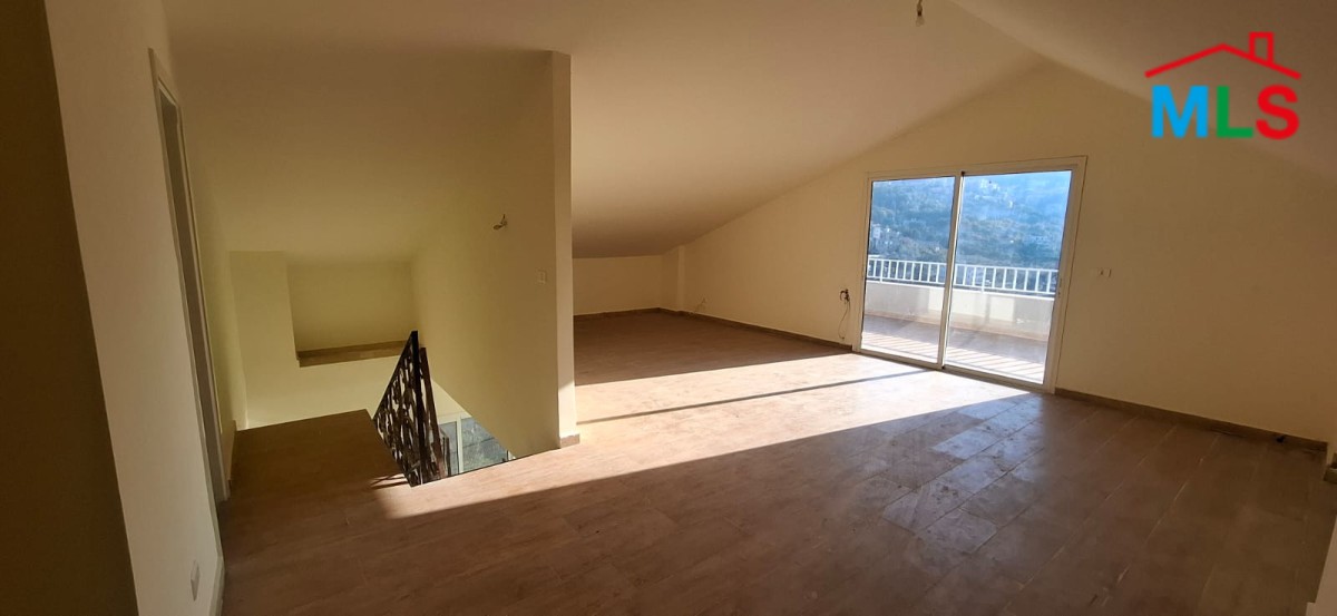 A Duplex With Roof For Sale in Qennebet Broumana