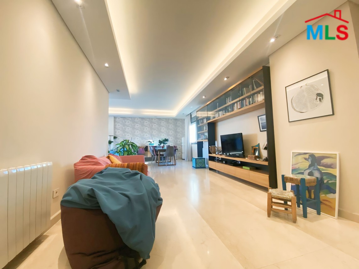 Unfurnished 3-Bedroom Apartment For Sale in Achrafieh, Geitawi