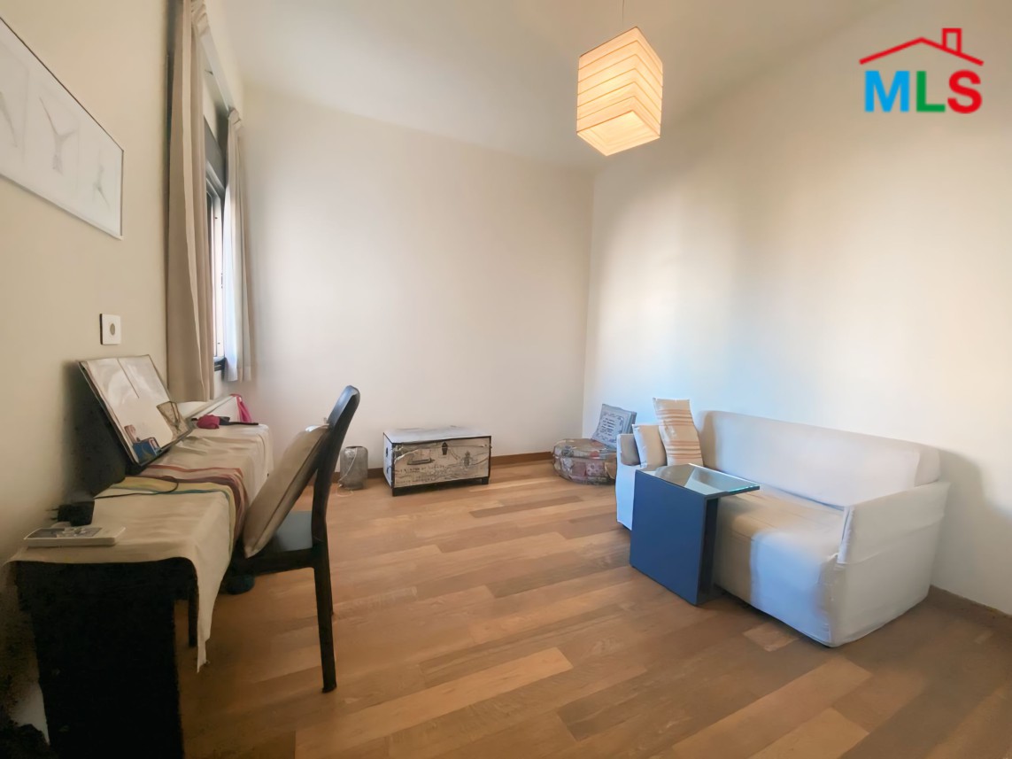 Unfurnished 3-Bedroom Apartment For Sale in Achrafieh, Geitawi