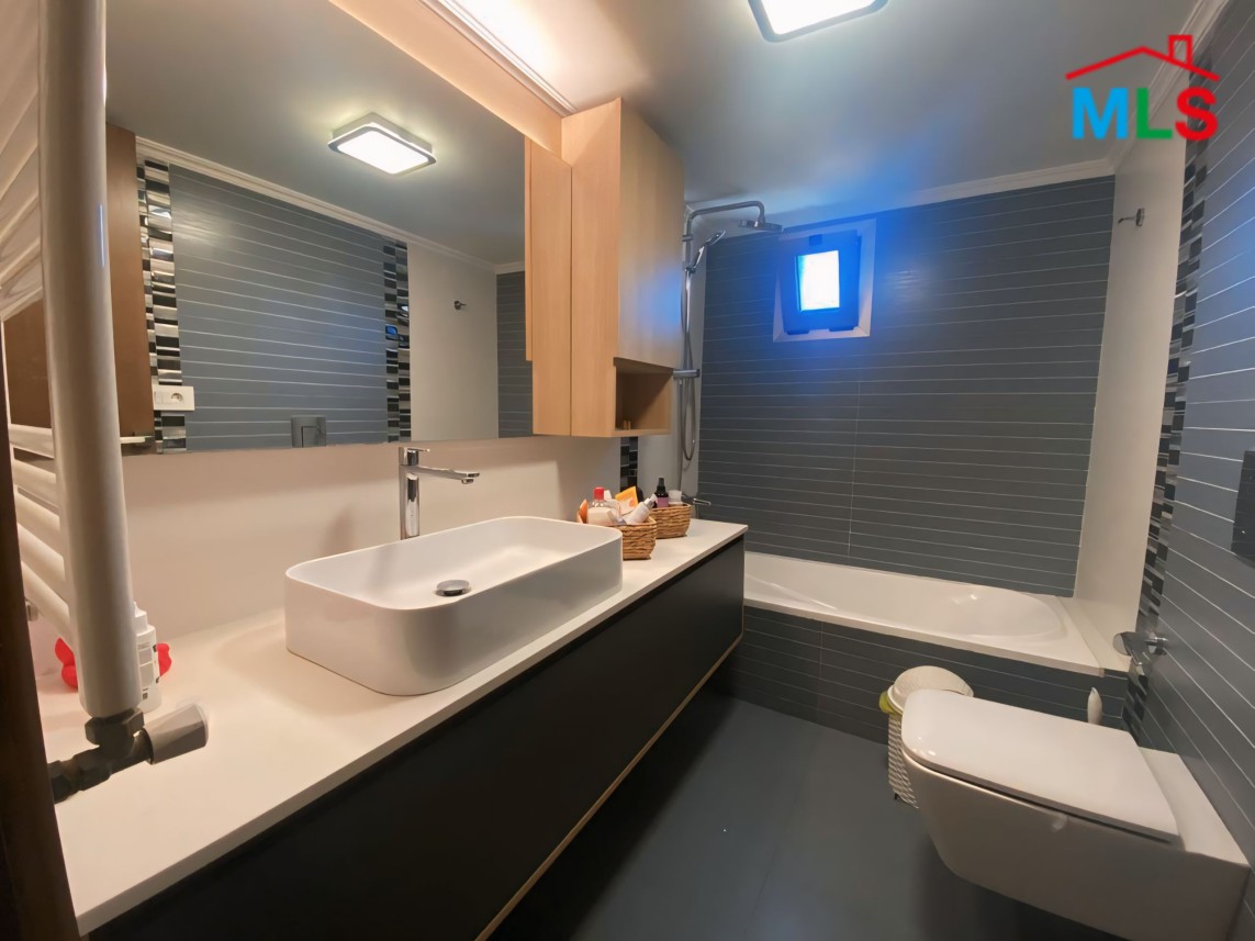 Unfurnished 3-Bedroom Apartment For Sale in Achrafieh, Geitawi