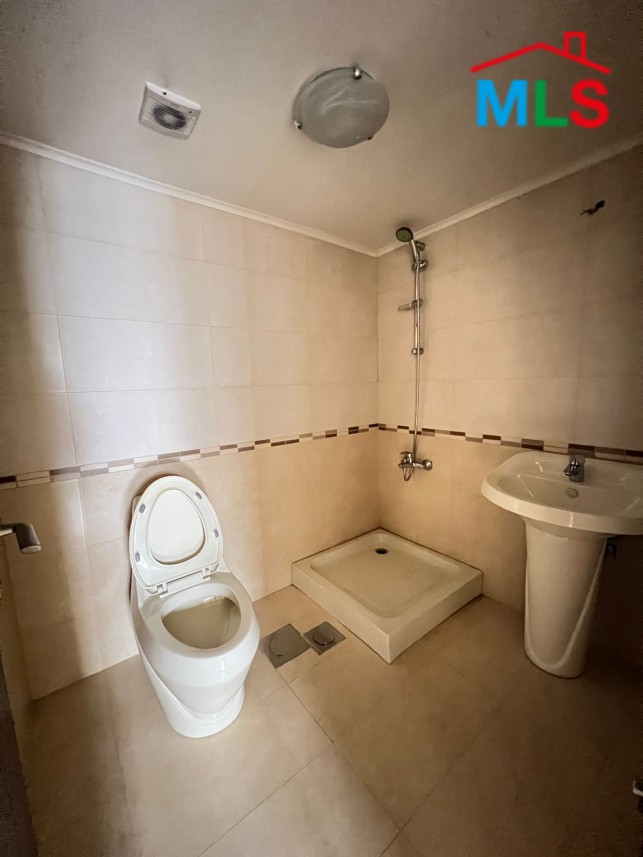 4-Bedroom Spacious Apartment For Sale in Achrafieh