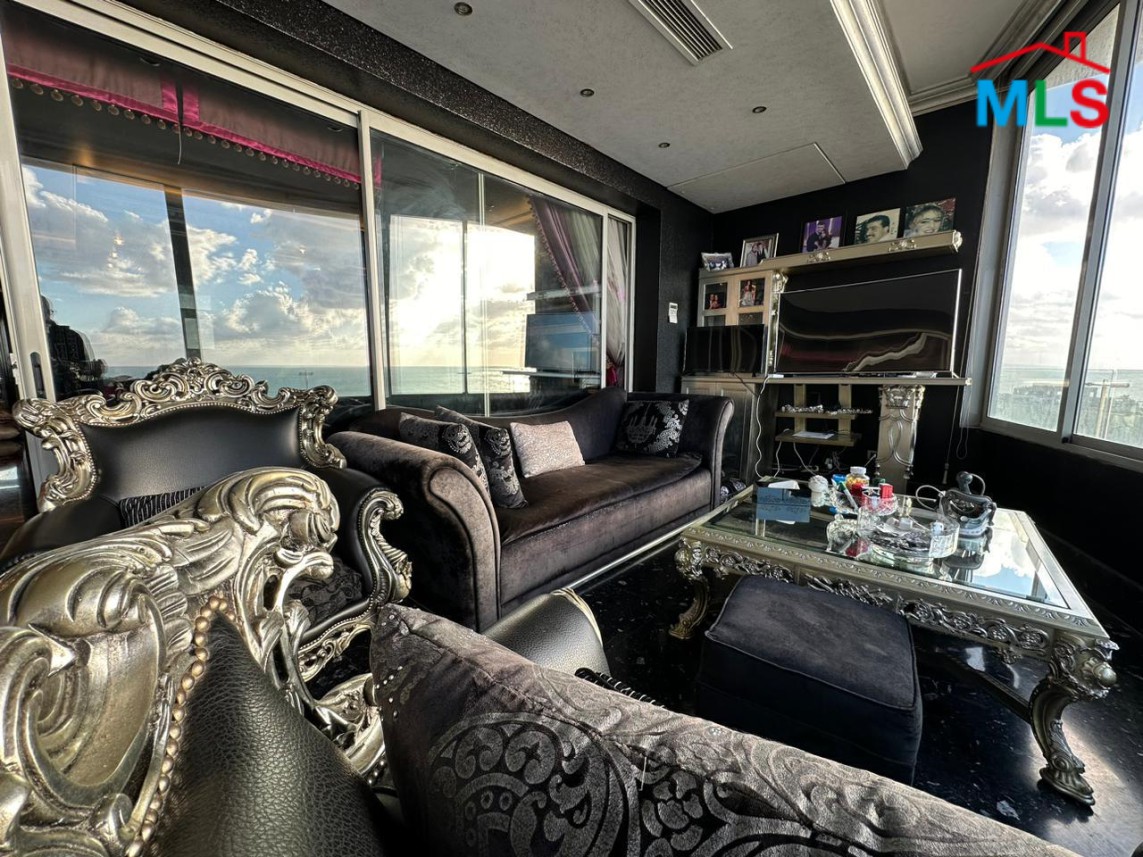 Luxurious Apartment With High-End Finishing For Sale in Rawche
