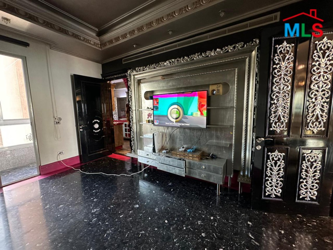 Luxurious Apartment With High-End Finishing For Sale in Rawche