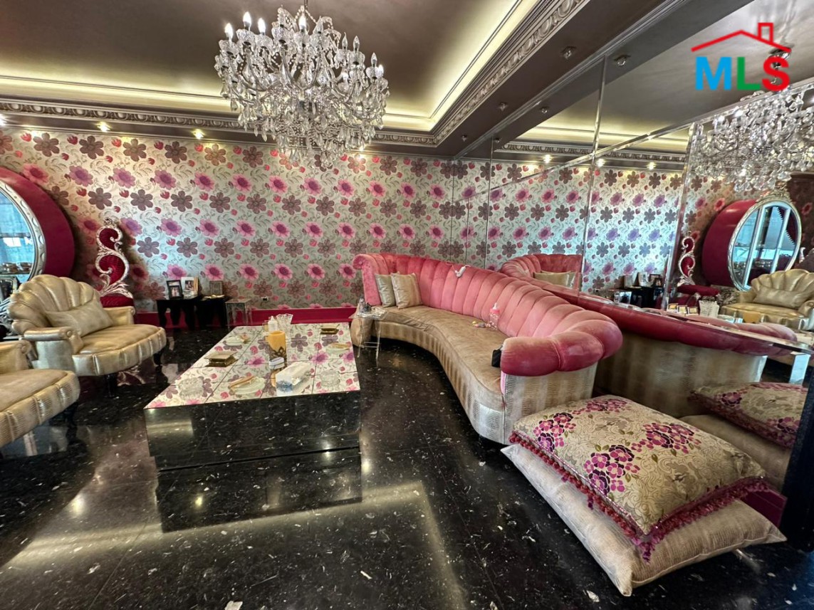 Luxurious Apartment With High-End Finishing For Sale in Rawche