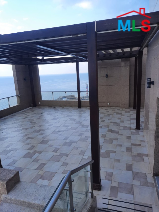 Luxurious Apartment With High-End Finishing For Sale in Rawche