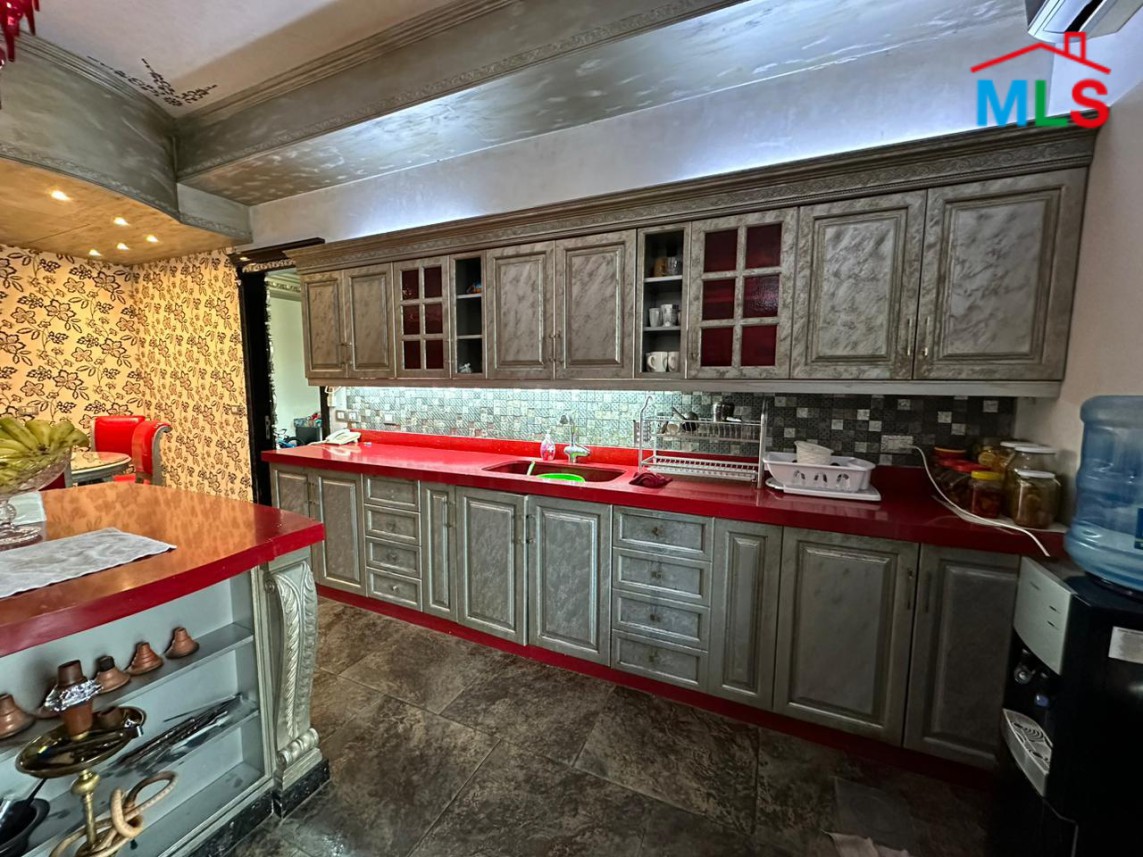Luxurious Apartment With High-End Finishing For Sale in Rawche