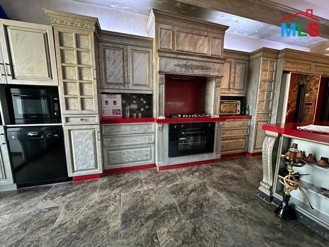 Luxurious Apartment With High-End Finishing For Sale in Rawche
