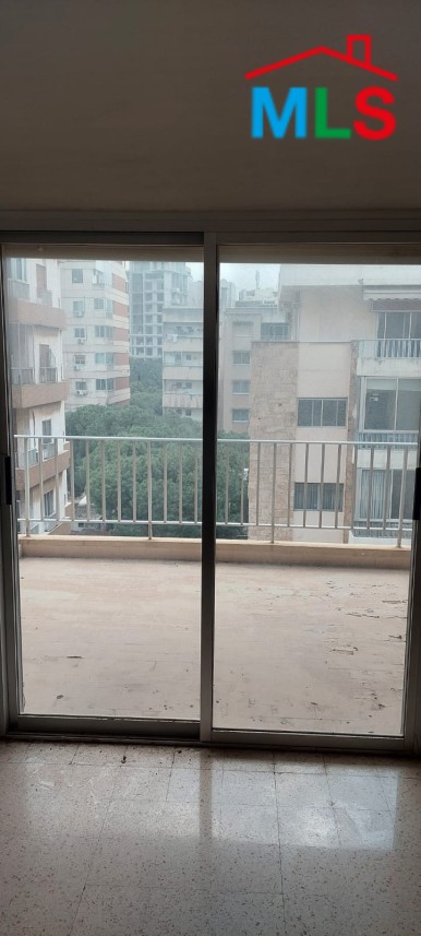 105 SQM Office For Sale In Horsh Tabet